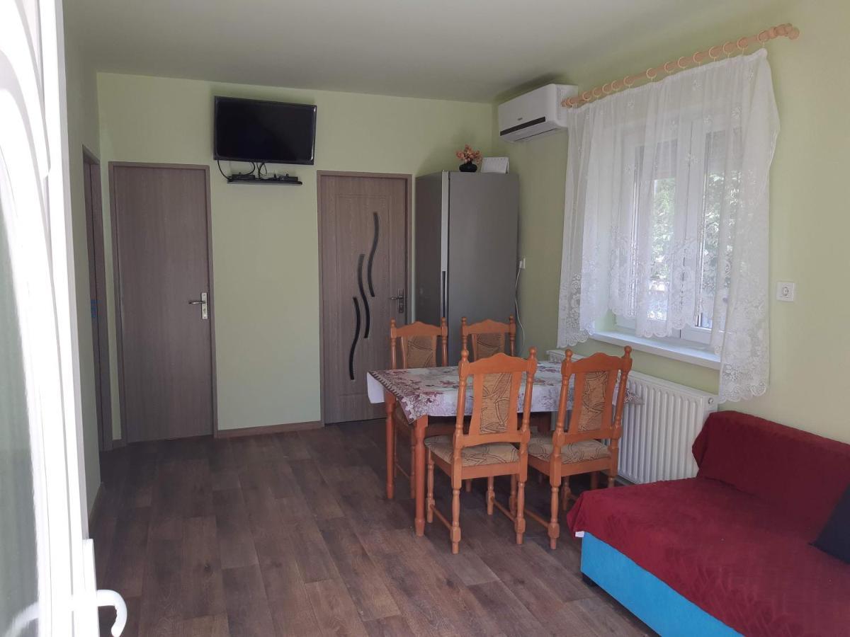 Rozsa Apartment Hajdúszoboszló Buitenkant foto