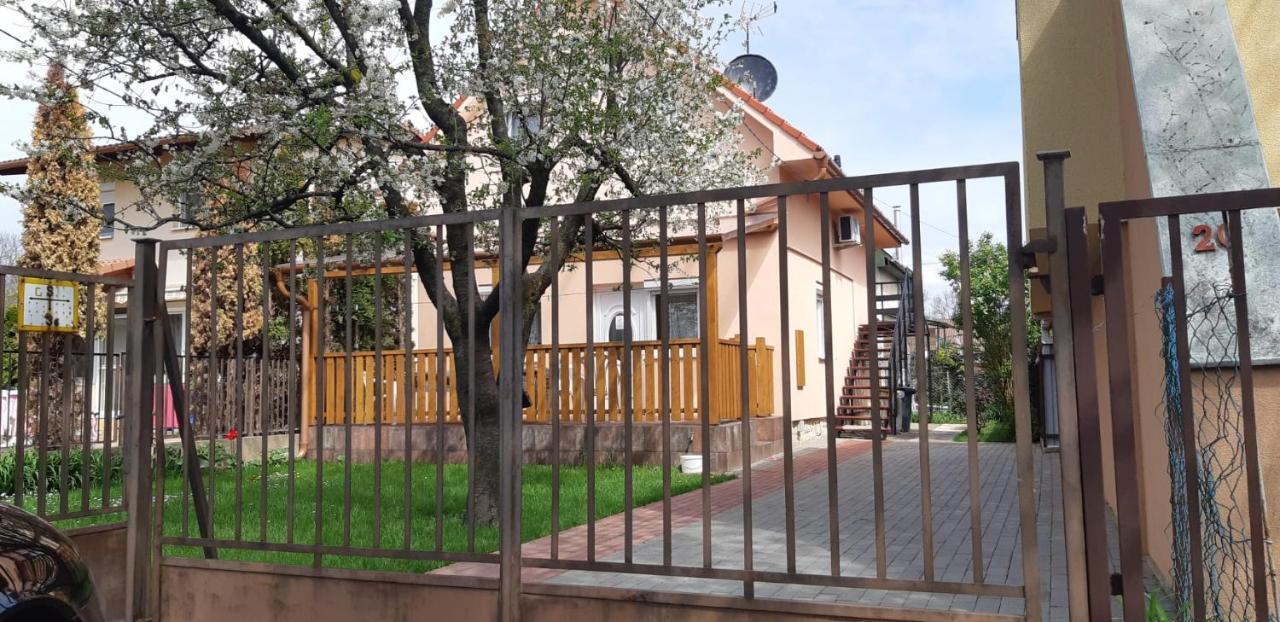 Rozsa Apartment Hajdúszoboszló Buitenkant foto
